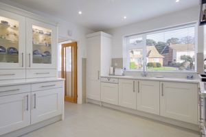 Kitchen/Breakfast Room- click for photo gallery